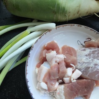 萝卜猪肉水饺的做法步骤：2