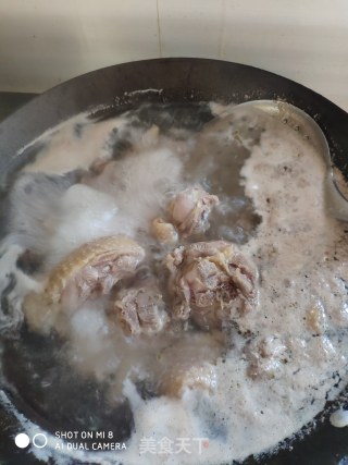 栗子炖鸡的做法步骤：2