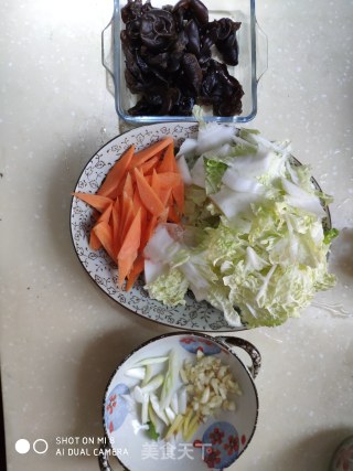 醋溜白菜木耳的做法步骤：2