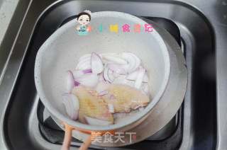 12个月以上咖喱鸡翅面的做法步骤：3