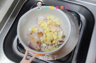 12个月以上咖喱鸡翅面的做法步骤：4