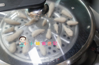 36个月以上肉泥彩色蘑菇馒头的做法步骤：17