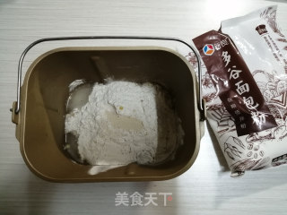 杂粮多谷面包的做法步骤：1