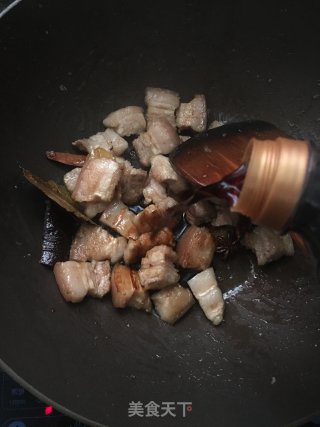 板栗焖五花肉的做法步骤：7