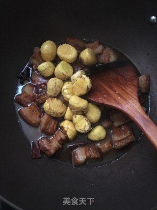 板栗焖五花肉的做法步骤：9