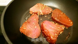 香煎腌渍金枪鱼排的做法步骤：4