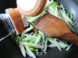 青椒土豆丝炒面鱼的做法步骤：6