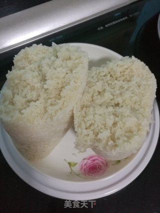 简易版八宝炒饭的做法步骤：1