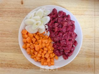 面包牛肉粒的做法步骤：2