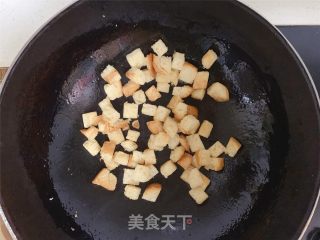 面包牛肉粒的做法步骤：4