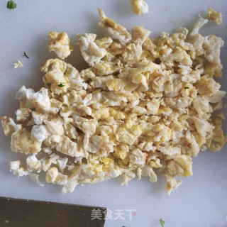韭菜鸡蛋馅饼的做法步骤：1