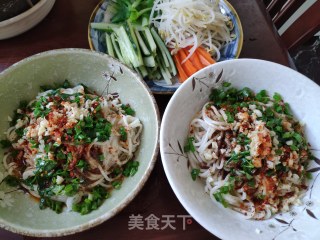 油泼辣子蔬菜拌面两人份的做法步骤：6