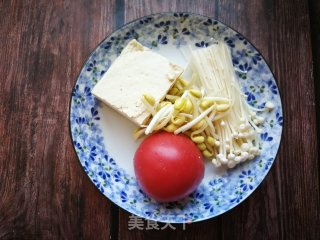 金针菇海带芽豆腐大酱汤的做法步骤：1