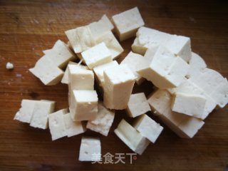 金针菇海带芽豆腐大酱汤的做法步骤：3