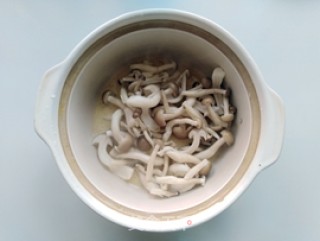 双色豆腐菌菇汤的做法步骤：4