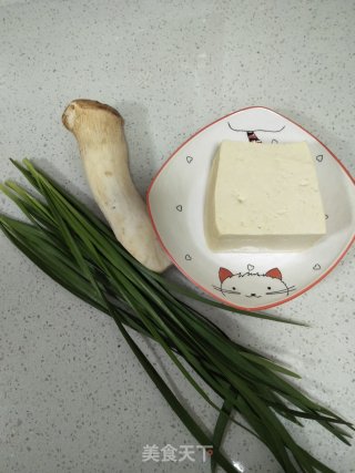 韭菜杏鲍菇豆腐汤的做法步骤：1