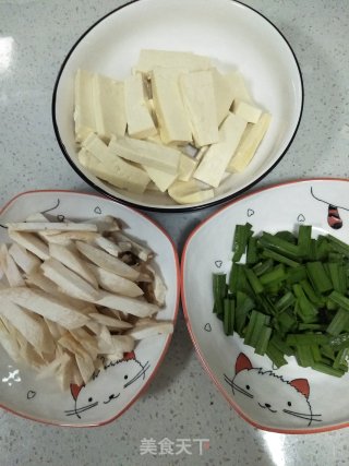 韭菜杏鲍菇豆腐汤的做法步骤：3