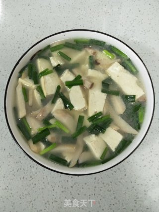 韭菜杏鲍菇豆腐汤的做法步骤：5