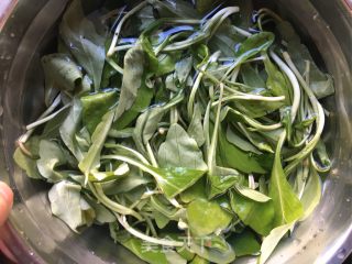 鸡毛菜煮南瓜丸子的做法步骤：2