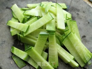 青萝卜炒虾仁的做法步骤：2