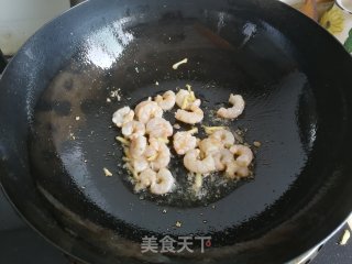青萝卜炒虾仁的做法步骤：3