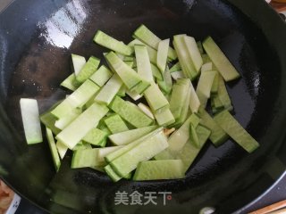 青萝卜炒虾仁的做法步骤：4
