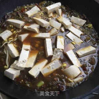 酸菜鲈鱼炖豆腐的做法步骤：7