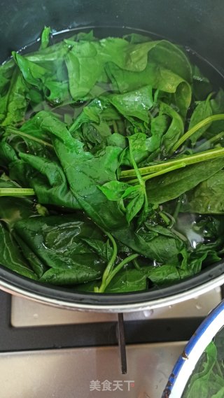 菠菜馅饼的做法步骤：2