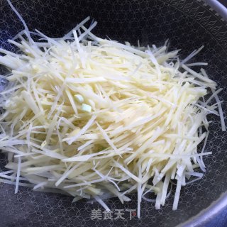 家常土豆丝的做法步骤：4