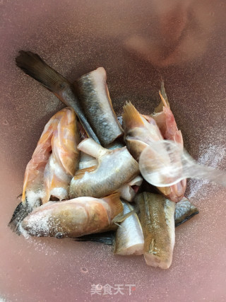 海鲶鱼炖豆腐的做法步骤：2