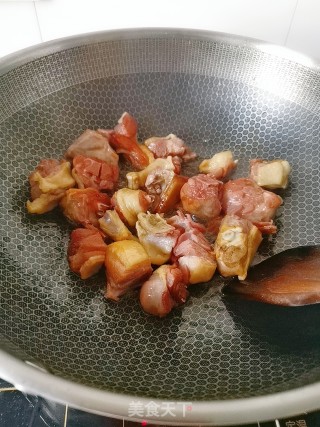 腊鸭腿烧胡萝卜的做法步骤：6