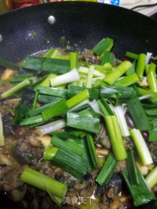 黄焖乌鸡滑菇的做法步骤：15