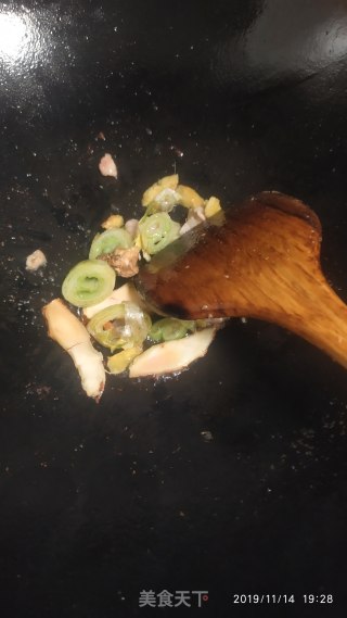 羊肉炒酸菜的做法步骤：4