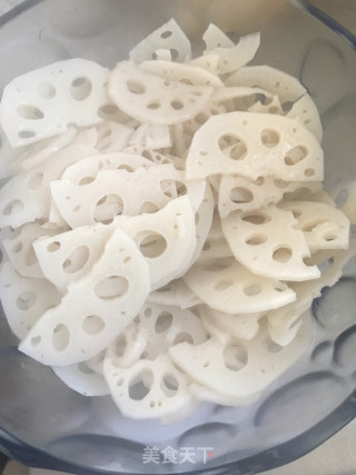红糖藕片的做法步骤：1