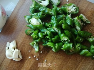 韭菜炒鸭的做法步骤：2