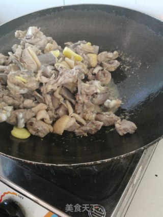 韭菜炒鸭的做法步骤：11
