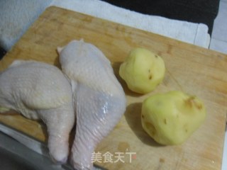 土豆烧鸡肉的做法步骤：1