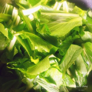 豆豉鲮鱼烧青菜豆皮的做法步骤：3
