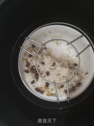 一个人的精致简餐：香菇糯米粉蒸肉的做法步骤：5