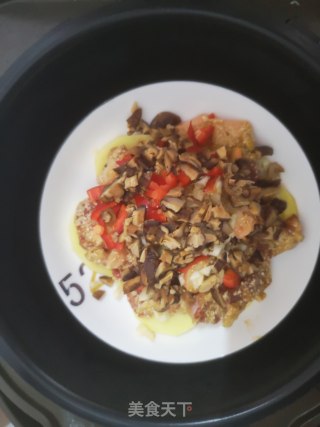 一个人的精致简餐：香菇糯米粉蒸肉的做法步骤：6