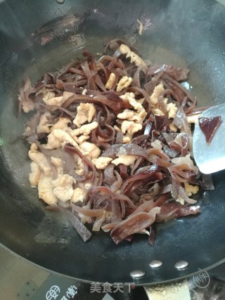鸡胸脯肉炒黑木耳的做法步骤：8