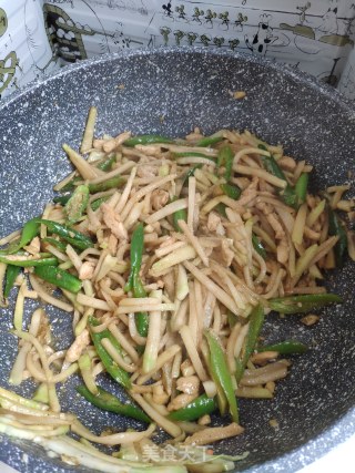 鲜榨菜鸡胸肉炒小辣椒的做法步骤：6