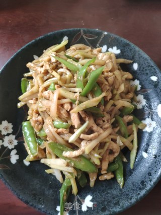 鲜榨菜鸡胸肉炒小辣椒的做法步骤：7