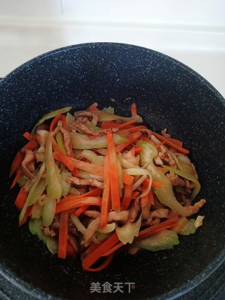 家常炒肉丝的做法步骤：4
