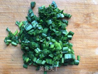 酸辣韭菜面片汤的做法步骤：1