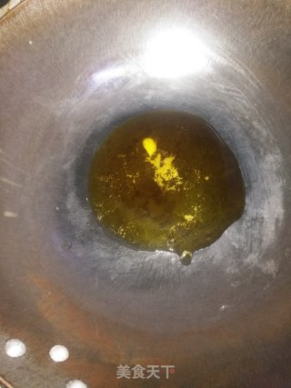 酱香五花肉炒双椒的做法步骤：3