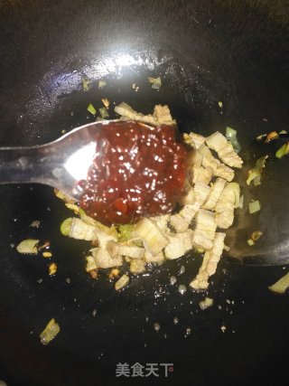 酱香五花肉炒双椒的做法步骤：6