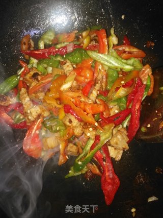 酱香五花肉炒双椒的做法步骤：8