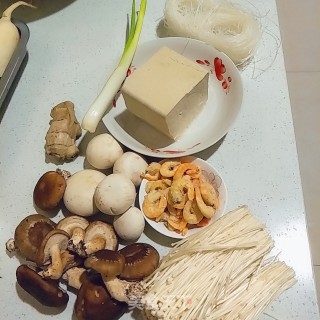 干虾杂菌豆腐煲的做法步骤：1