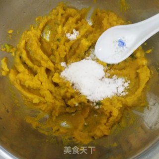 南瓜糯米饼的做法步骤：2